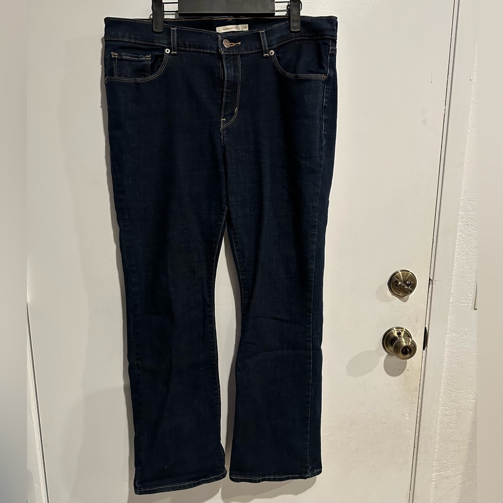 Levi’s Classic Bootcut Jeans – Size 14 (Dark Wash)